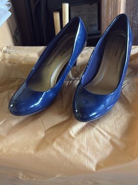 Predictions Navy Patent Round-Toe Pumps